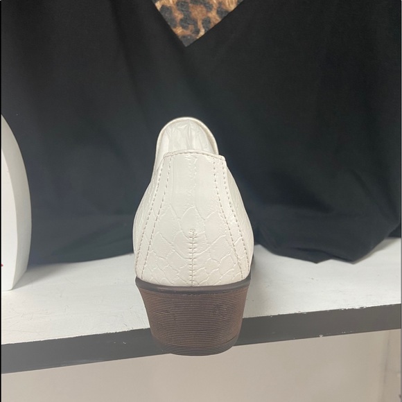 Shoes - Picture 2 of 3